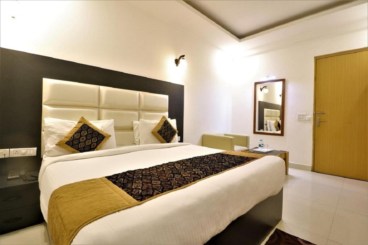 Aerocity Hotel Jindal Palace Delhi- A Well Hygiene Property"All Staff Vaccinated " Нью-Делі Екстер'єр фото
